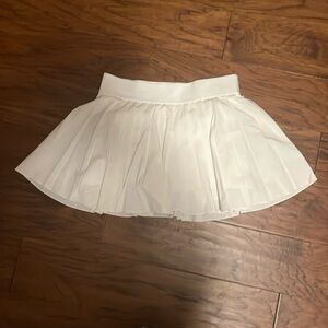Aritzia pleated tennis skirt